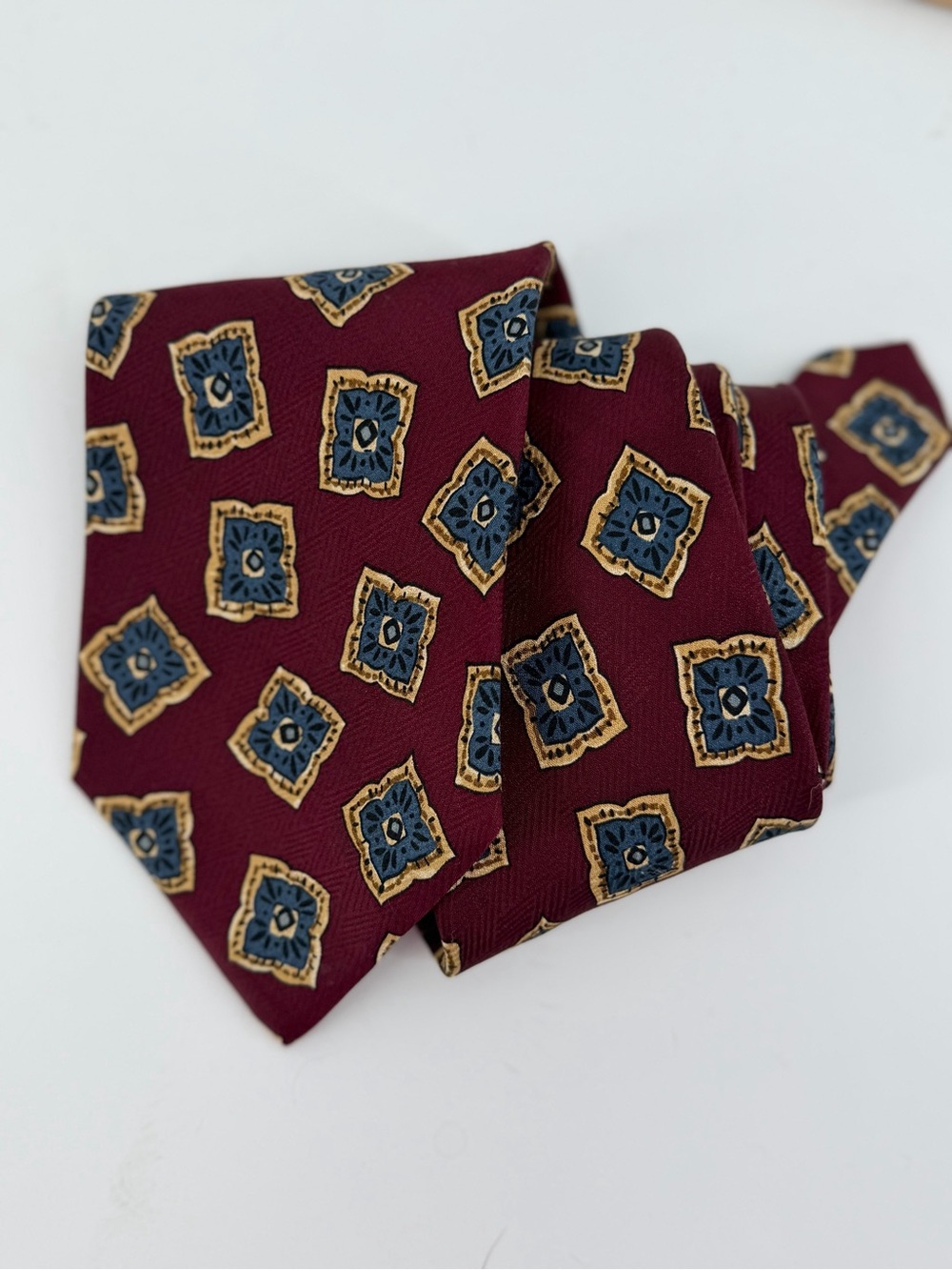 Brooks Brothers Maroon Tie with Blue and Gold Medallions 100% Silk
